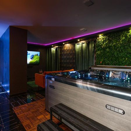 L Escale Jacuzzi Et Sauna Évreux Buitenkant foto