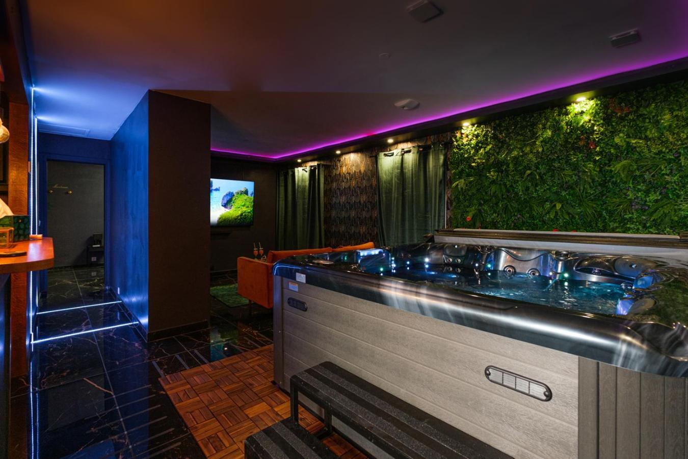 L Escale Jacuzzi Et Sauna Évreux Buitenkant foto