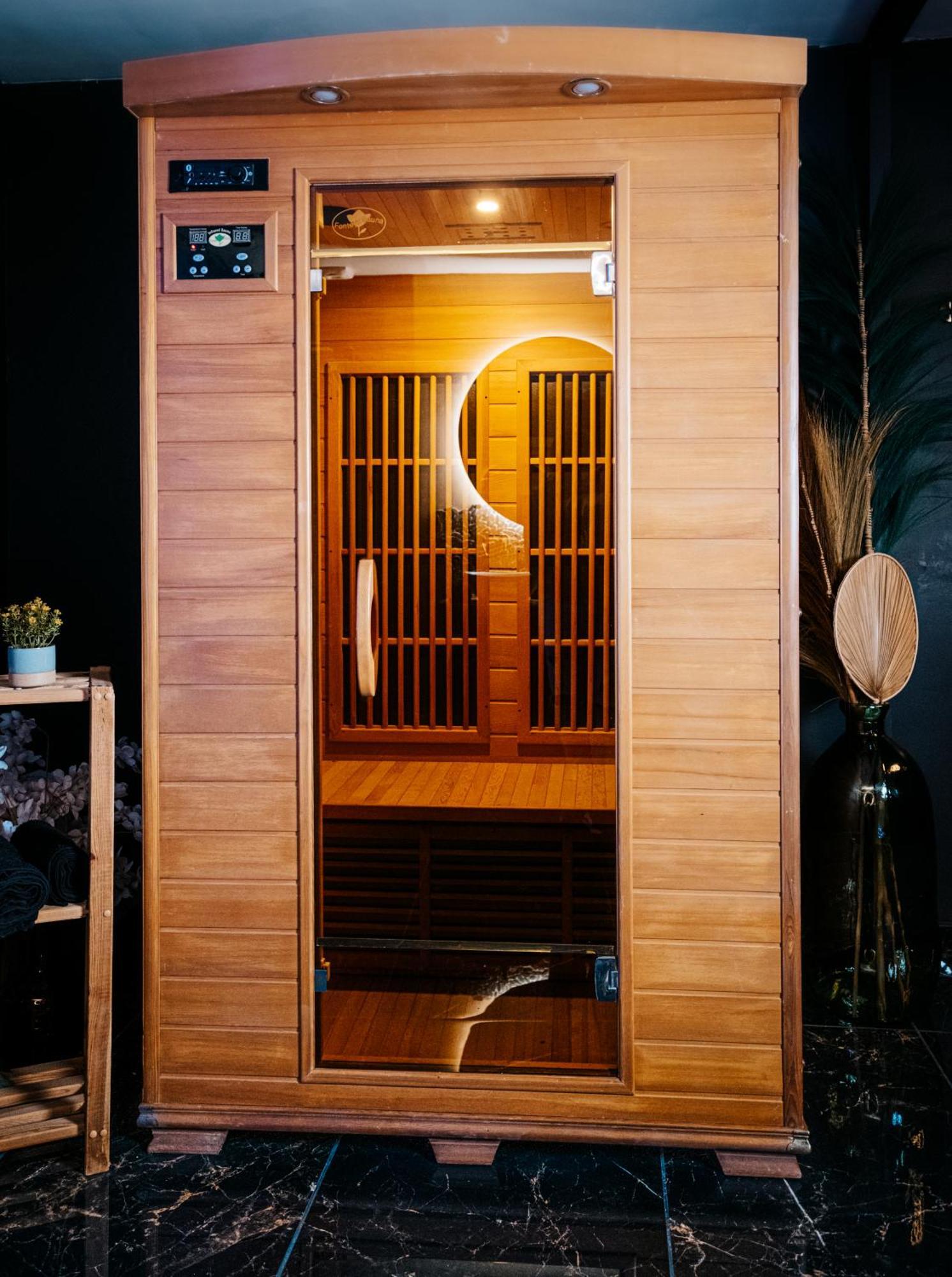 L Escale Jacuzzi Et Sauna Évreux Buitenkant foto